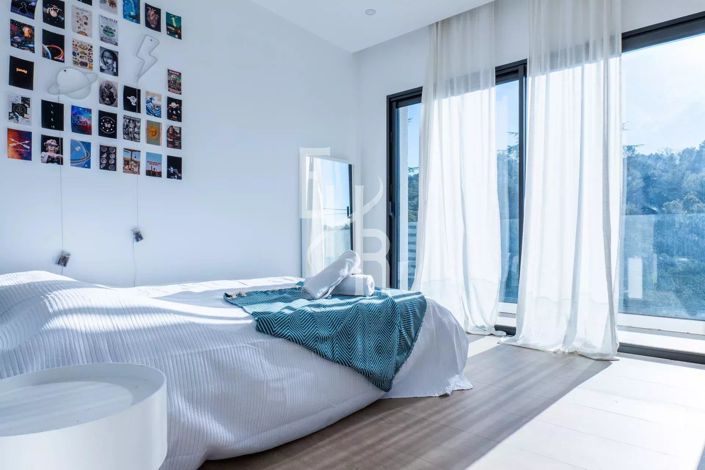 Image No.27-4 Bed House for sale