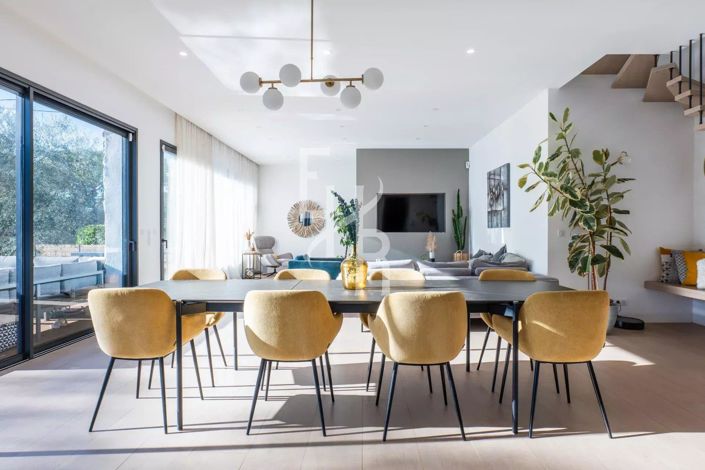 Image No.4-4 Bed House for sale