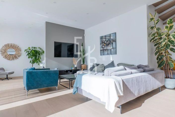 Image No.7-4 Bed House for sale