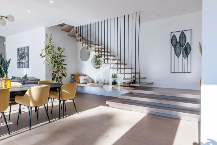 Image No.8-4 Bed House for sale