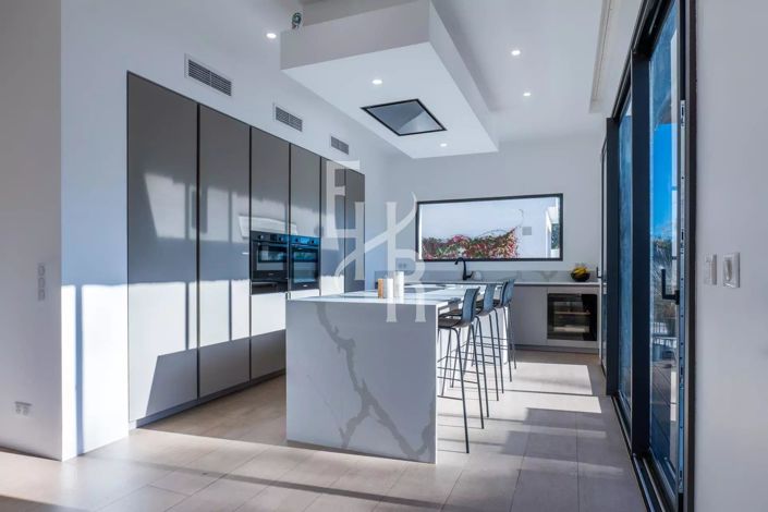 Image No.9-4 Bed House for sale