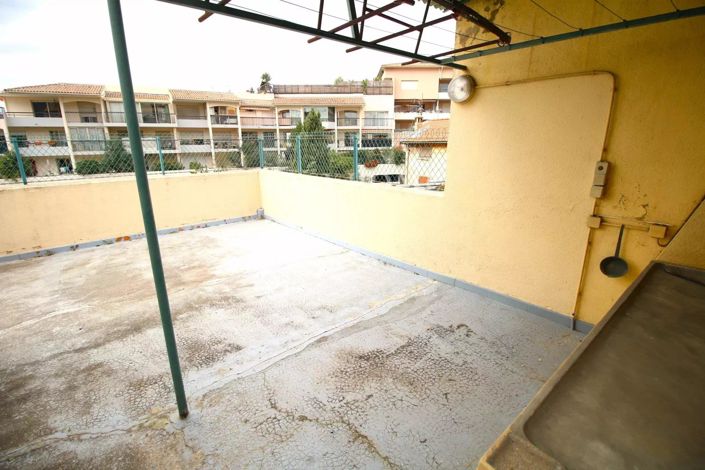 Image No.10-3 Bed House for sale