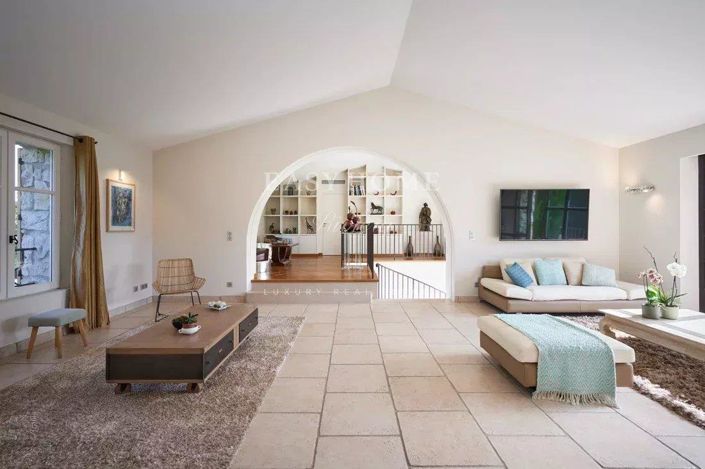 Image No.6-5 Bed House for sale