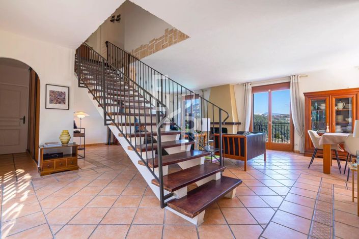 Image No.6-4 Bed House for sale