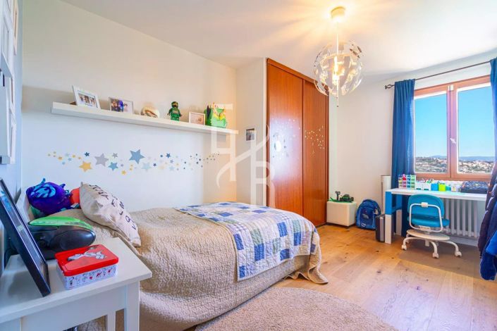 Image No.9-4 Bed House for sale