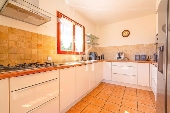 Image No.22-4 Bed House for sale