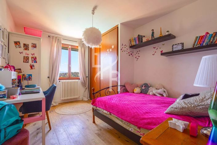 Image No.26-4 Bed House for sale