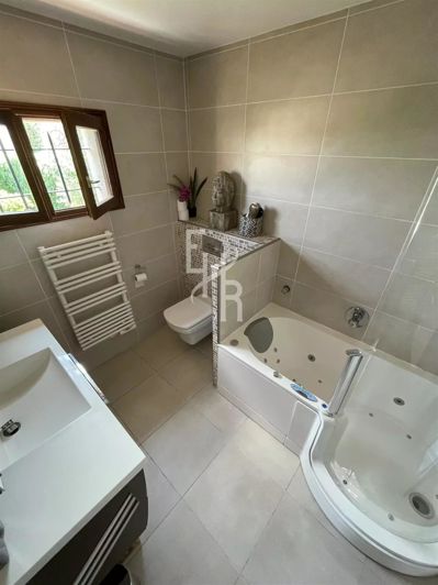 Image No.30-4 Bed House for sale