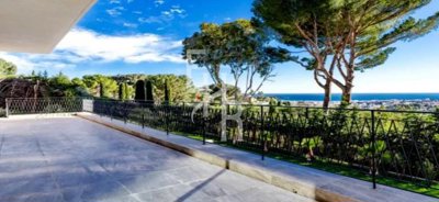 6 Bed House for sale