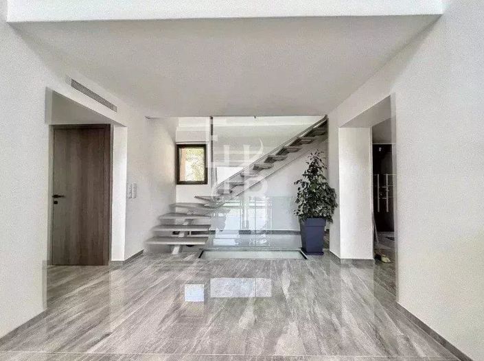 Image No.13-6 Bed House for sale