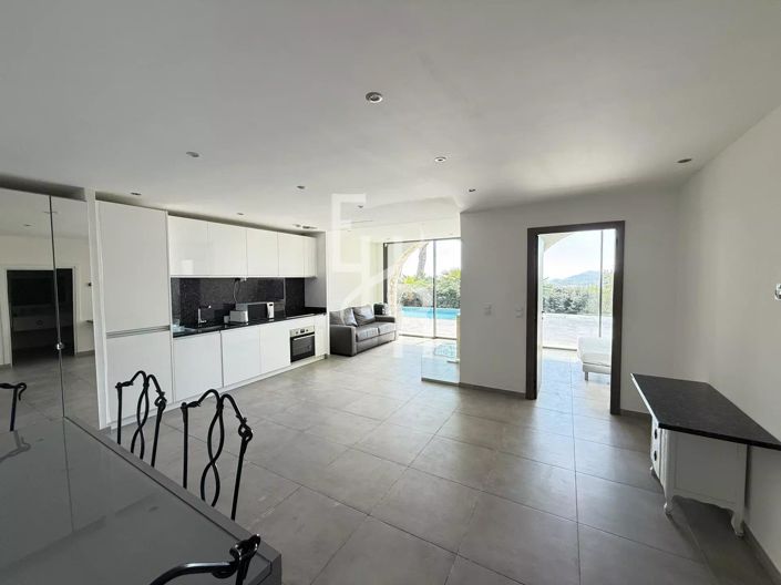 Image No.17-6 Bed House for sale