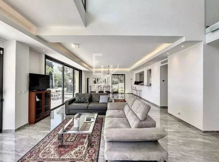 Image No.4-6 Bed House for sale