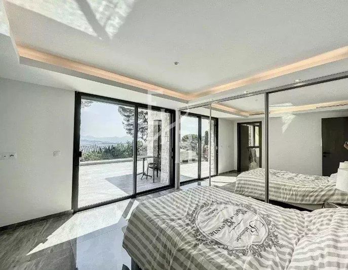 Image No.9-6 Bed House for sale