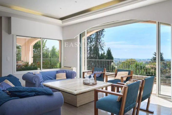 Image No.8-5 Bed House for sale