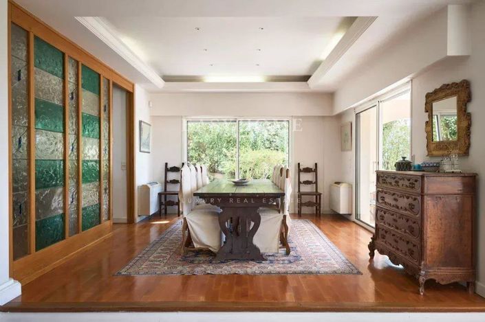 Image No.9-5 Bed House for sale