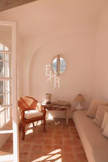 Image No.5-5 Bed House for sale