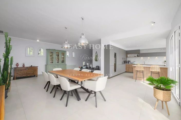 Image No.6-6 Bed House for sale