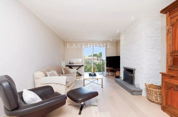 Image No.9-6 Bed House for sale