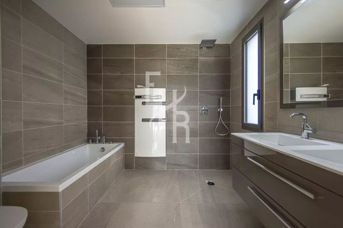 Image No.3-3 Bed House for sale