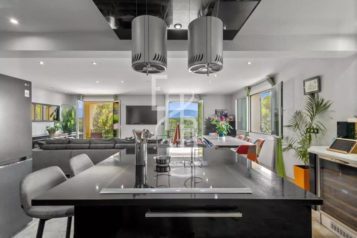 Image No.12-5 Bed House for sale