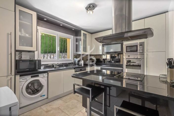 Image No.20-5 Bed House for sale