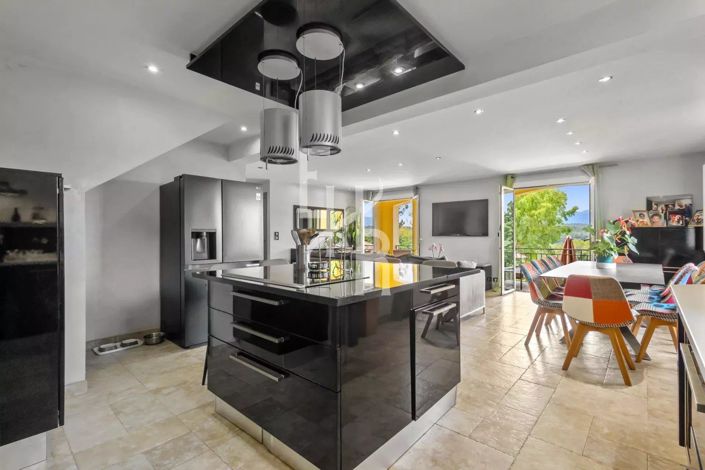 Image No.3-5 Bed House for sale