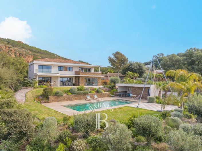 Image No.2-5 Bed House for sale