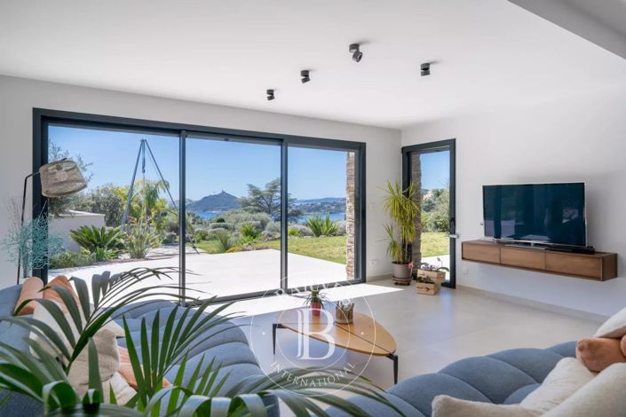 Image No.3-5 Bed House for sale