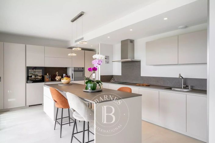 Image No.5-5 Bed House for sale