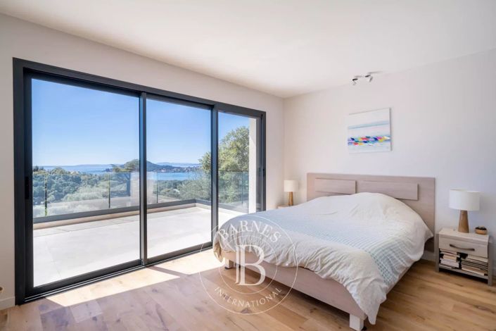 Image No.6-5 Bed House for sale