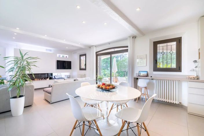 Image No.4-4 Bed House for sale