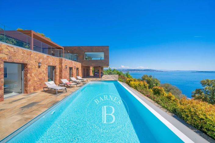 Image No.1-6 Bed House for sale