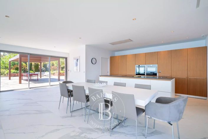 Image No.5-6 Bed House for sale