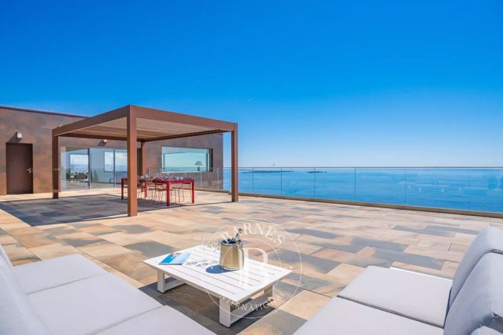 Image No.7-6 Bed House for sale