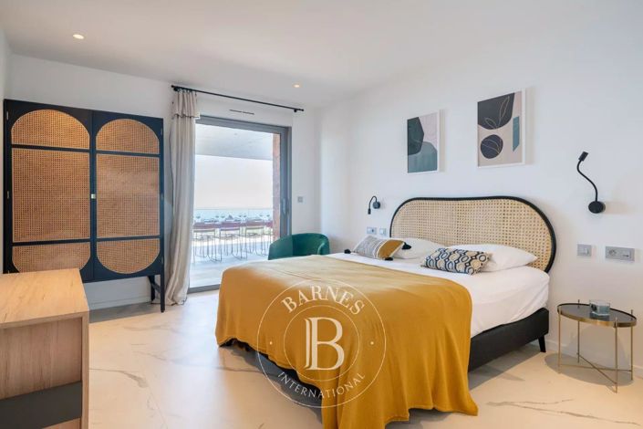 Image No.9-6 Bed House for sale