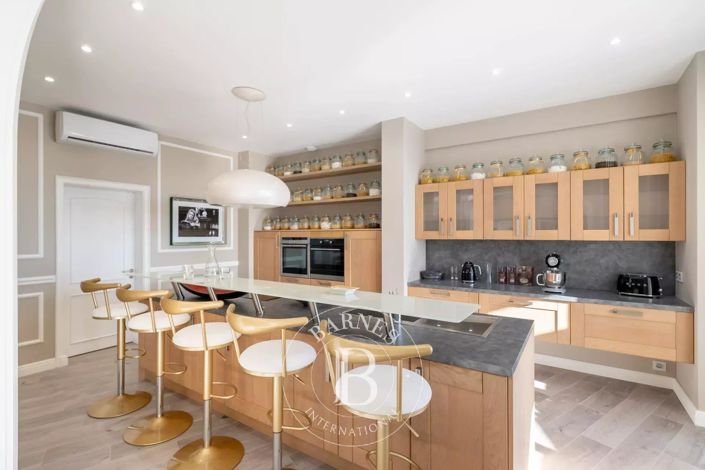 Image No.6-5 Bed House for sale