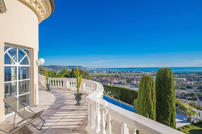 Image No.8-5 Bed House for sale