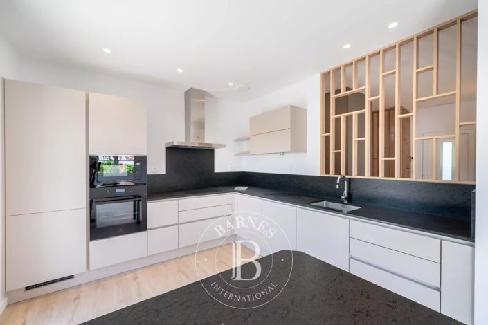 Image No.3-5 Bed House for sale