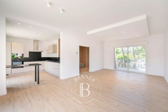 Image No.4-5 Bed House for sale