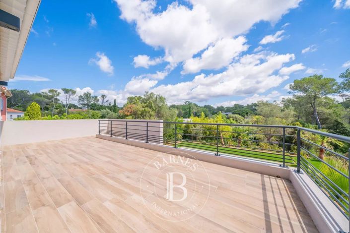 Image No.5-5 Bed House for sale