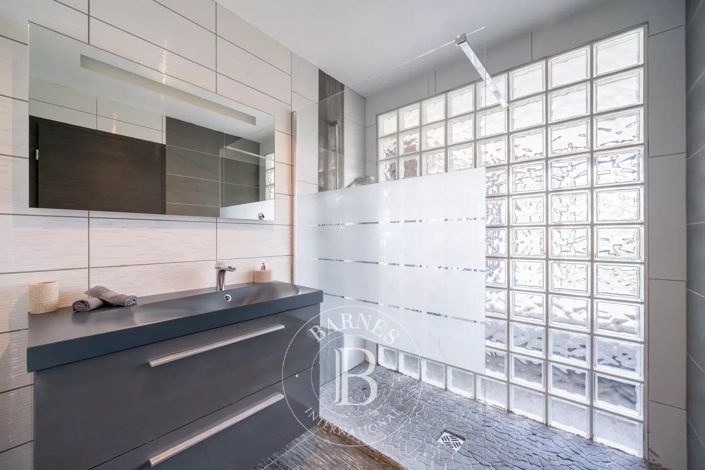 Image No.5-5 Bed House for sale