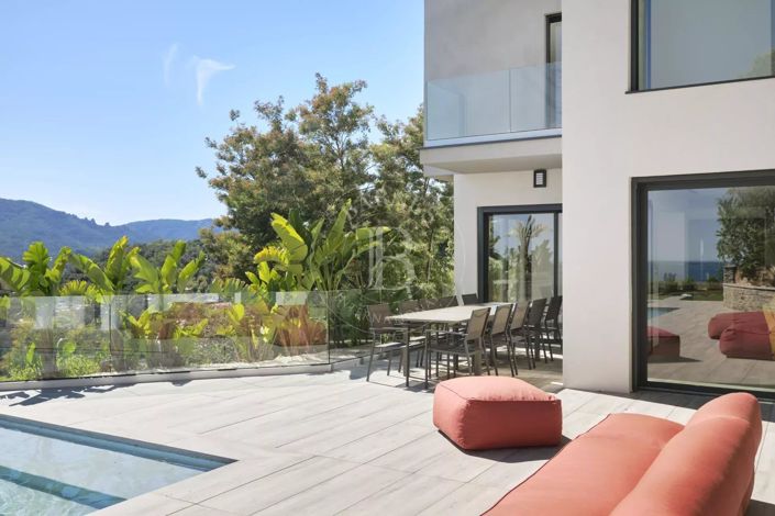 Image No.10-5 Bed House for sale