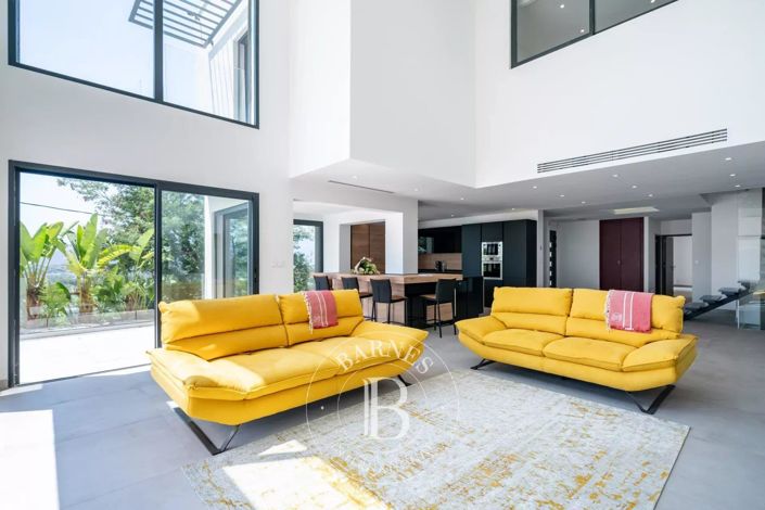 Image No.3-5 Bed House for sale