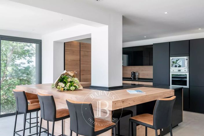 Image No.4-5 Bed House for sale