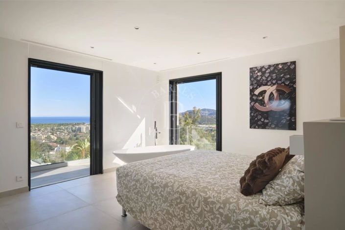 Image No.5-5 Bed House for sale