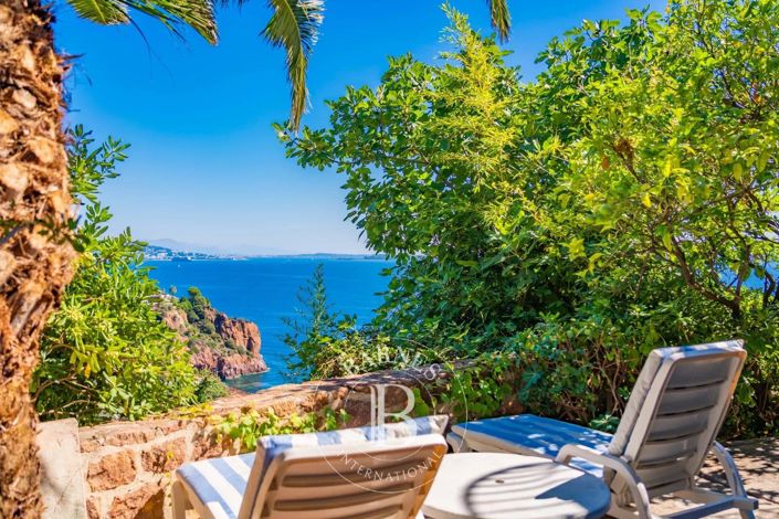 Image No.11-7 Bed House for sale