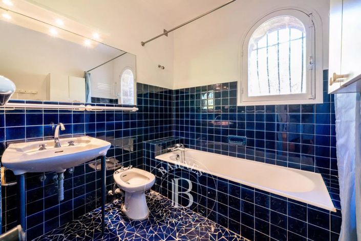 Image No.8-7 Bed House for sale