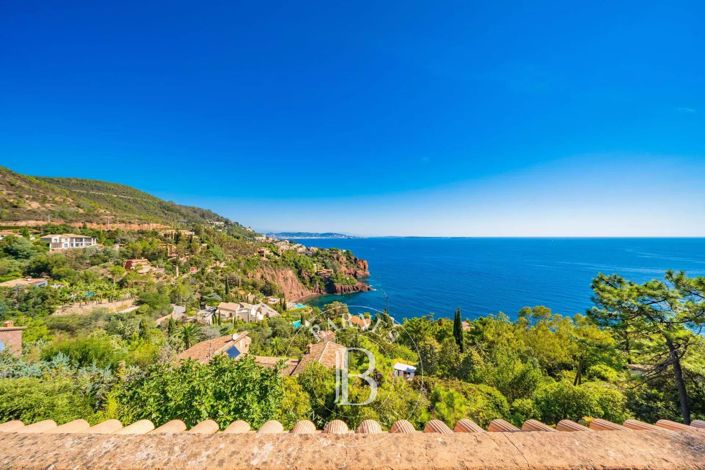 Image No.9-7 Bed House for sale