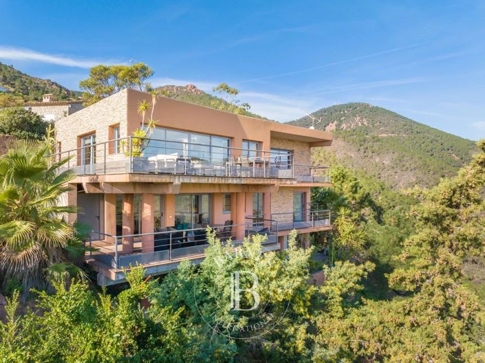 Image No.1-5 Bed House for sale