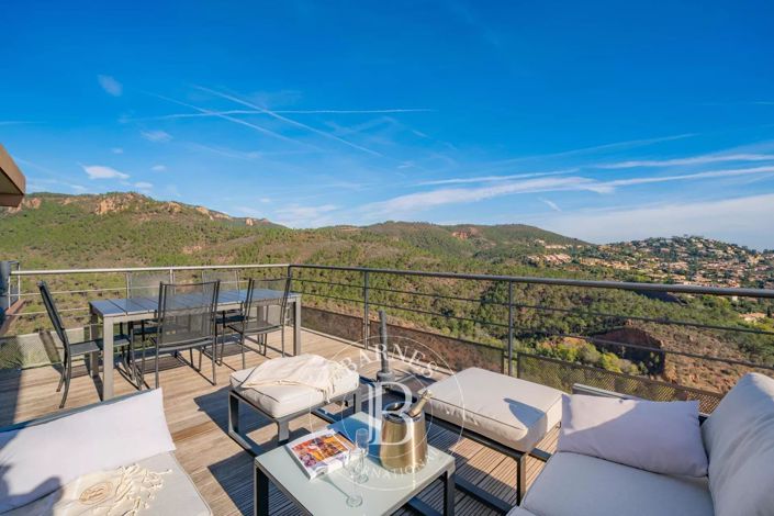 Image No.4-5 Bed House for sale